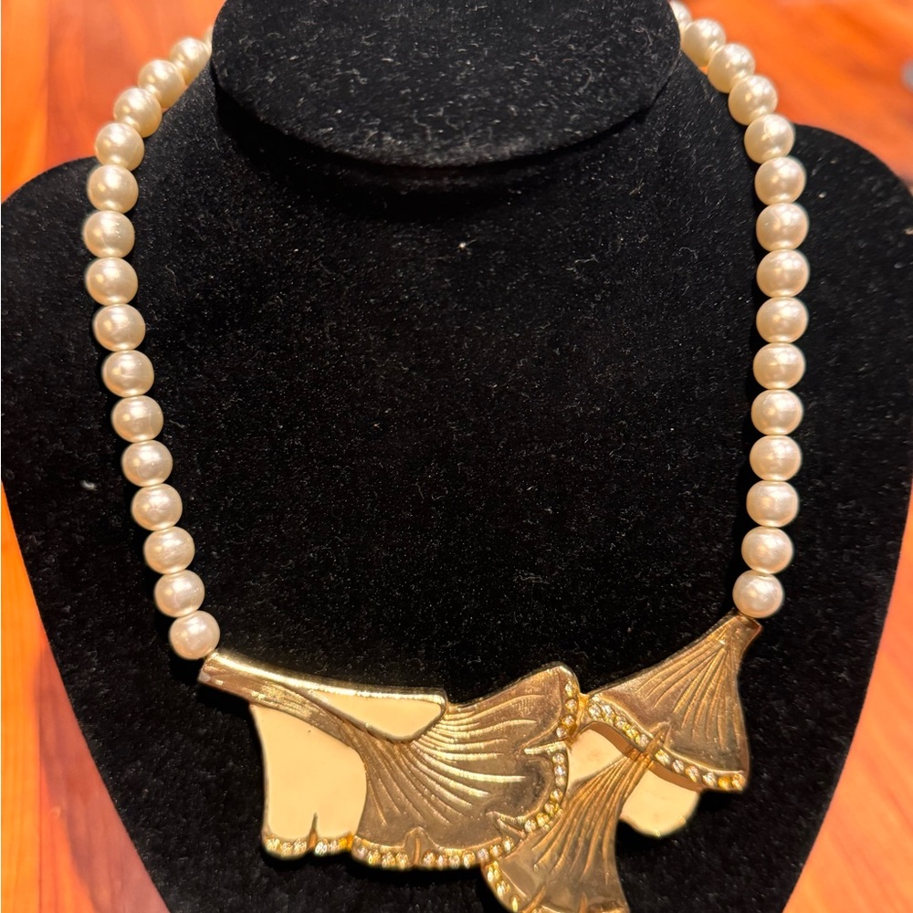 Elegant Gold and Cream Vintage Ginkgo Pearl Necklace